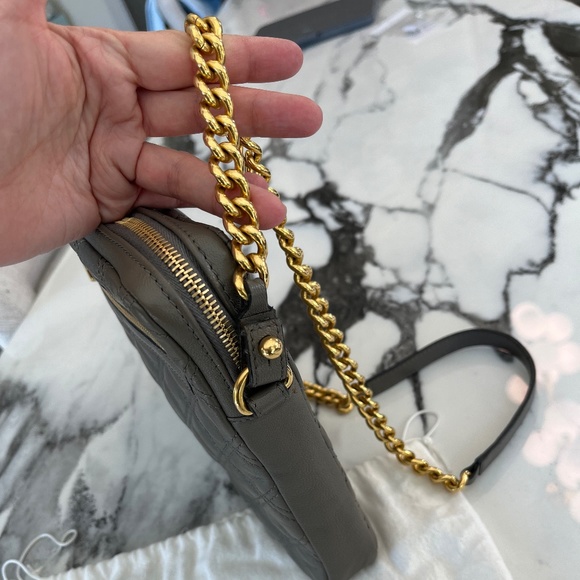 Marc Jacobs Quilted Cross Body Leather Purse iPad Holder - Grey with Gold Chain - Picture 5 of 13